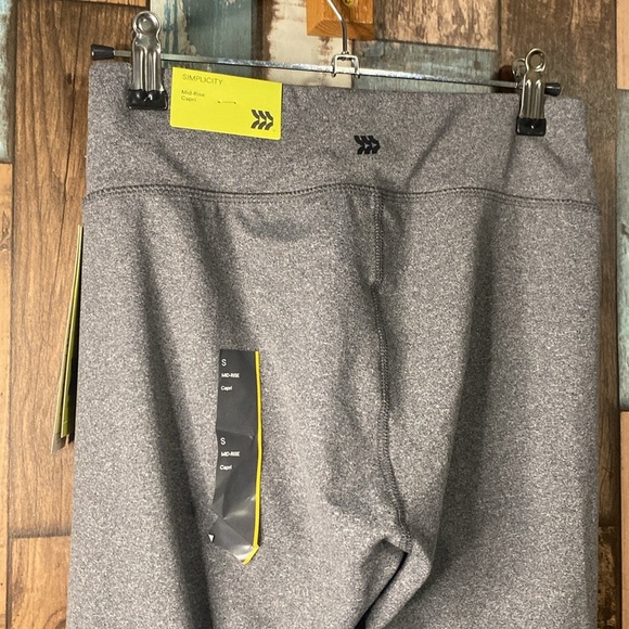 All in motion small gray mid rise Capri leggings - Picture 10 of 13